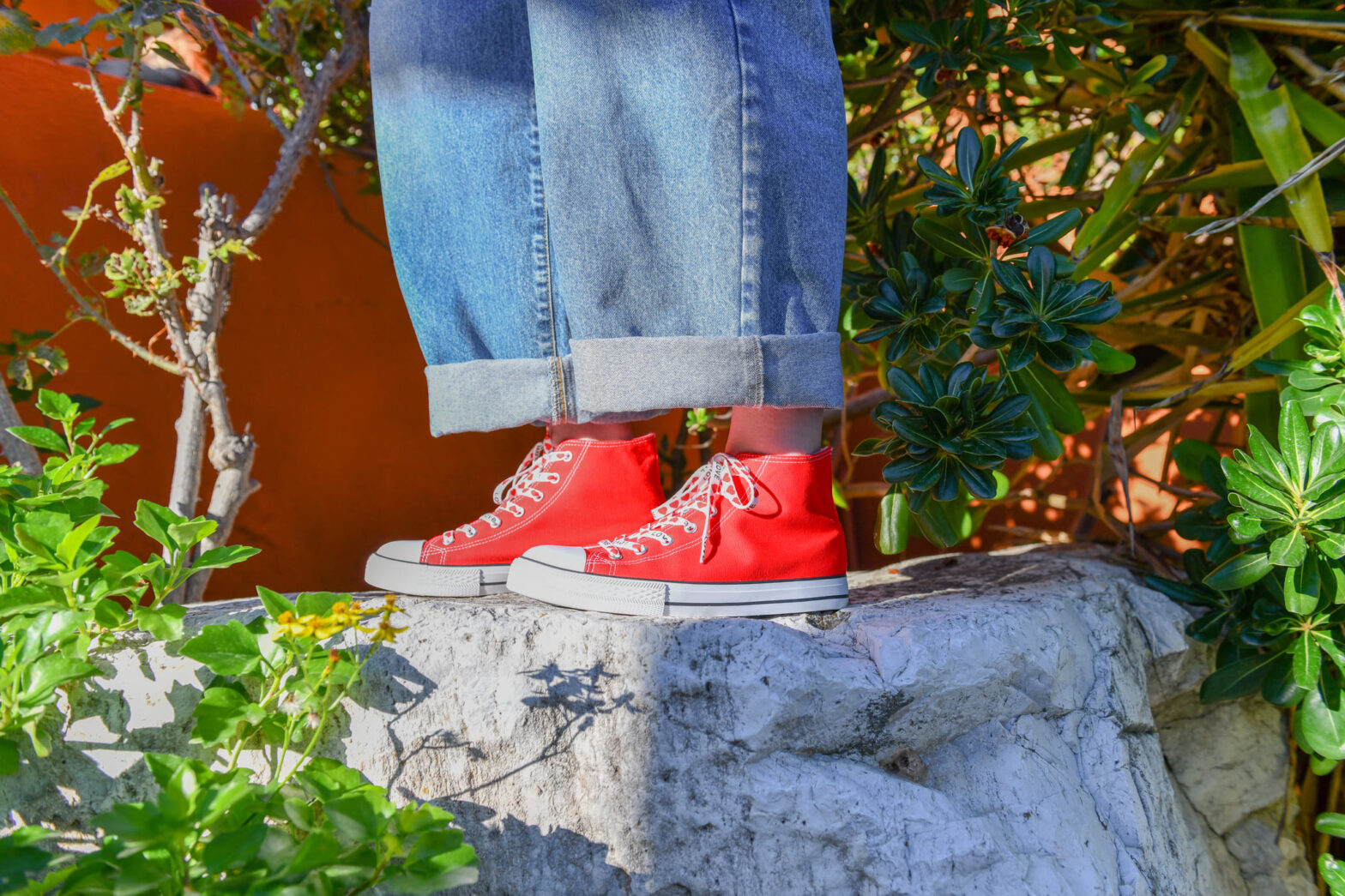 Baskets montantes pour femme : comment les porter pour être tendance ?